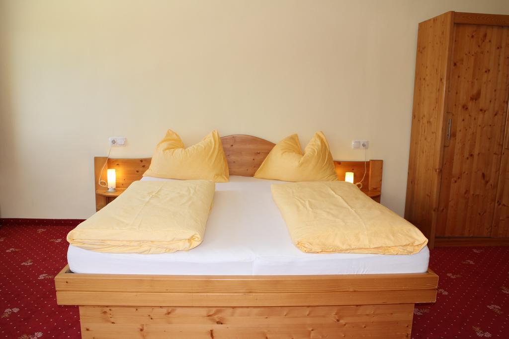 Gasthof Pension Post "Zenz" Latschach ober dem Faakersee Chambre photo